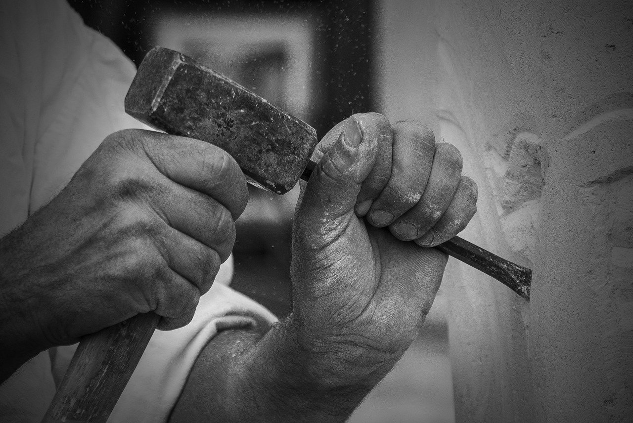 Image of a stonemason at work