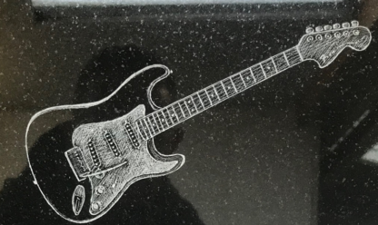 DG11-FENDER GUITAR